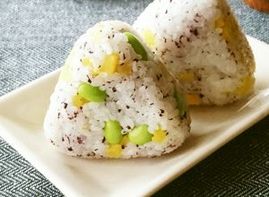 カラフル♪ゆかりと沢庵と枝豆のおにぎり-レシピのメイン写真