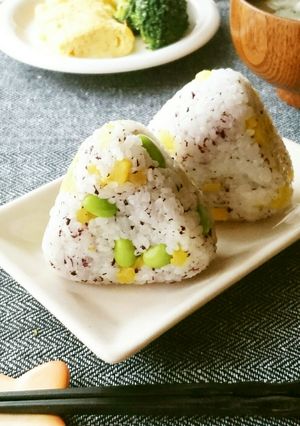カラフル♪ゆかりと沢庵と枝豆のおにぎり-レシピのメイン写真
