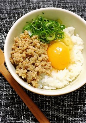 アレンジ卵かけご飯＊鶏味噌そぼろのせ-レシピのメイン写真