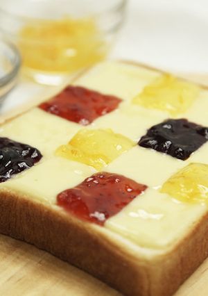 スライス生チョコレートでチェックトースト-レシピのメイン写真