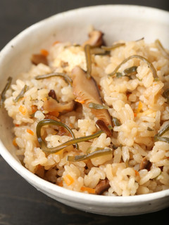 天然だしパックで作る塩昆布の炊き込みご飯-レシピのメイン写真