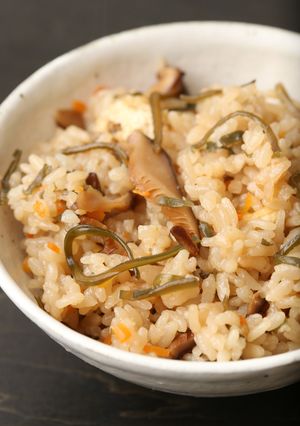 天然だしパックで作る塩昆布の炊き込みご飯-レシピのメイン写真