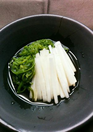 春の味! ウドとめかぶの酢の物-レシピのメイン写真