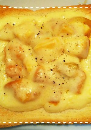 リメイクで簡単！煮物チーズトースト-レシピのメイン写真