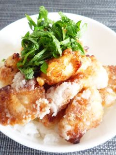 ささみ唐揚げと大葉のさっぱりボリューム丼-レシピのメイン写真