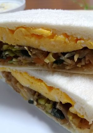 野菜炒めと卵の栄養満点サンドイッチ-レシピのメイン写真