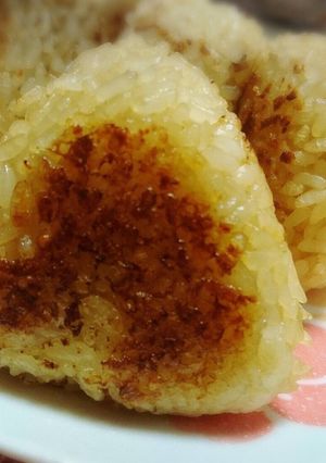 追いマヨと焼肉のタレで簡単焼きおにぎり-レシピのメイン写真