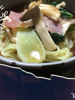 餃子の王将醤油ラーメンonきのこベーコン-レシピのメイン写真