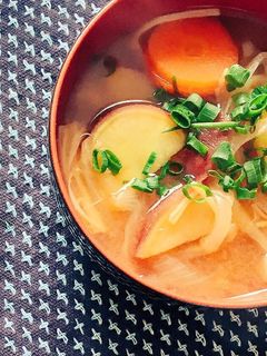 甘くてほっこり、サツマイモのお味噌汁-レシピのメイン写真
