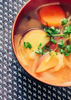 甘くてほっこり、サツマイモのお味噌汁-レシピのメイン写真