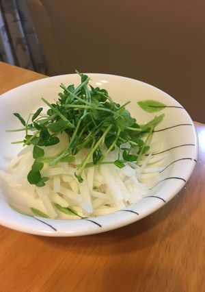 簡単っす！大根と豆苗のおいしいサラダ-レシピのメイン写真