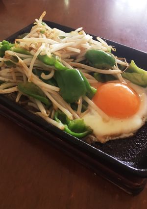 ピーマンもやしの目玉焼(^_^)-レシピのメイン写真
