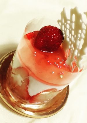 いちごが見えるレアチーズケーキ-レシピのメイン写真