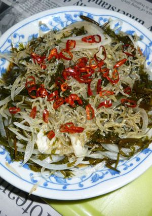 あかもく+玉ねぎ+ちりめんじゃこのタパス-レシピのメイン写真