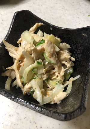 鶏肉と玉ねぎ、キュウリの ゴマだれ和え-レシピのメイン写真