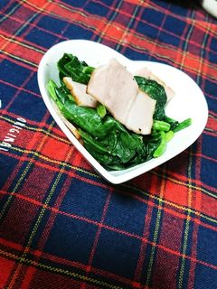 簡単小鉢♪ほうれん草ベーコンのバター炒め-レシピのメイン写真