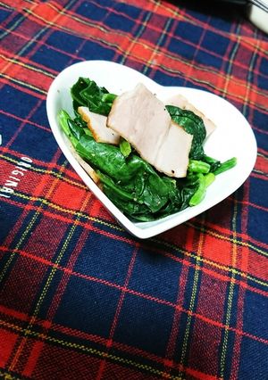 簡単小鉢♪ほうれん草ベーコンのバター炒め-レシピのメイン写真