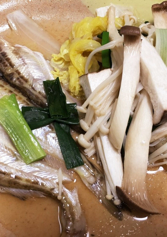 簡単ハタハタときのこのフライパン蒸し-レシピのメイン写真