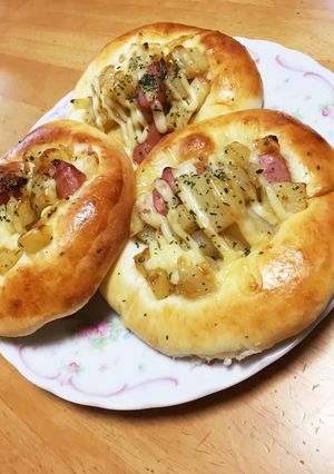 惣菜パン♪ジャーマンポテトパン♪ランチに-レシピのメイン写真