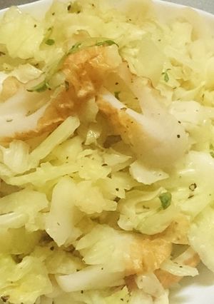 塩揉みキャベツと竹輪の炒め物-レシピのメイン写真