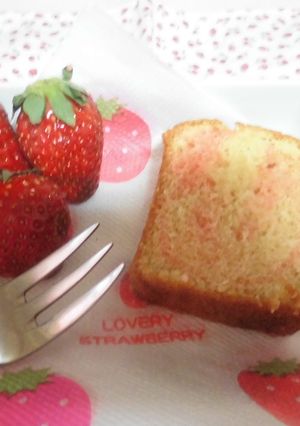いちごマーブルパウンド-レシピのメイン写真