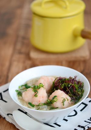 海老だんごと海藻の食べるスープ-レシピのメイン写真