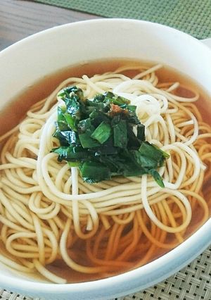 めっさ簡単 素揚げにらのピリ辛細うどん-レシピのメイン写真