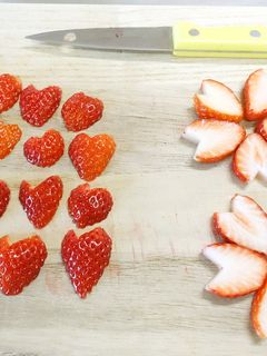 イチゴの飾り切り❤ハートと桜の花びら-レシピのメイン写真