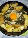 鉄パンであかもくたっぷりポテト焼きうどん