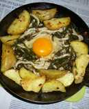 鉄パンであかもくたっぷりポテト焼きうどん