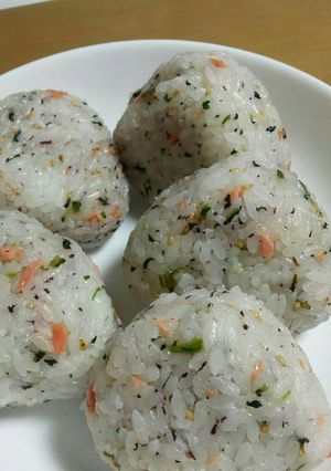 余りご飯の簡単おにぎり-レシピのメイン写真