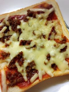 簡単そぼろでピザ風トースト-レシピのメイン写真