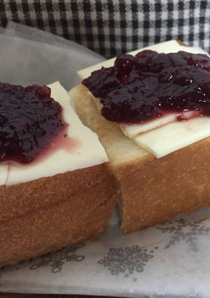 リンゴンベリーチーズトースト-レシピのメイン写真