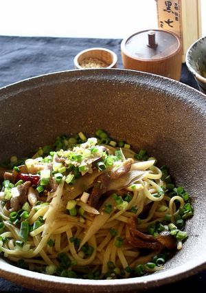 塩豚とごぼうで秋パスタ-レシピのメイン写真