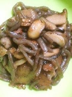 鶏皮と蒟蒻炒め。-レシピのメイン写真