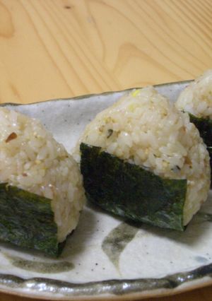 おかか醤油・のりたま♪おにぎり▲▲▲-レシピのメイン写真