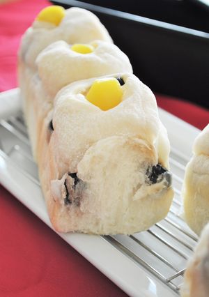栗のせ白い黒豆ぱん-レシピのメイン写真