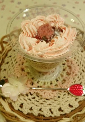 ほんのり桜のヨーグルトパフェ。-レシピのメイン写真