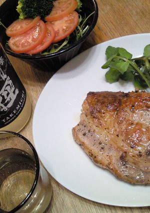 鉄のフライパンで焼く厚切りポークソテー-レシピのメイン写真