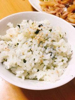 全部入れて炊くだけ!簡単わかめご飯-レシピのメイン写真