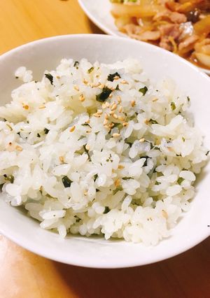 全部入れて炊くだけ！簡単わかめご飯-レシピのメイン写真
