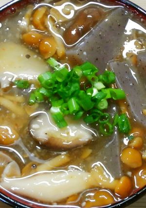 簡単 一品♪なめこと蒟蒻の和風にんにく煮-レシピのメイン写真