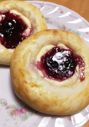 菓子パン☆クリームチーズ&ジャムパン☆-レシピのメイン写真