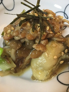 牡蠣のテリヤキ風ソテーの納豆のせ-レシピのメイン写真