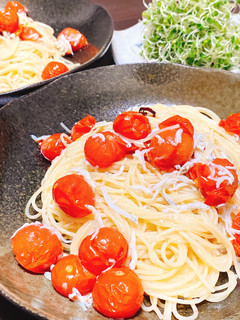 トマトとしらすの細ペペロンチーノ-レシピのメイン写真