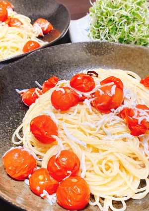 トマトとしらすの細ペペロンチーノ-レシピのメイン写真