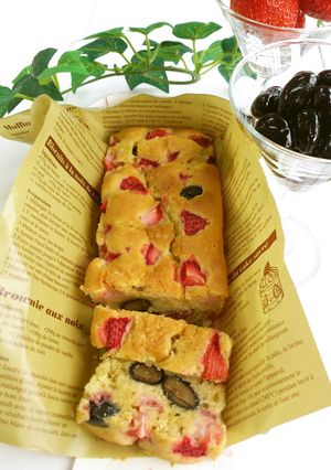 簡単！HMで黒豆といちごのリメイクケーキ-レシピのメイン写真