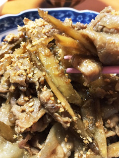 ごまがうまい!豚肉とゴボウの甘辛炒め煮♪-レシピのメイン写真