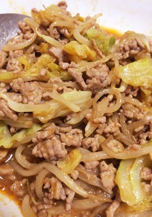 残ったキムチ鍋汁でもやしとキャベツ炒め-レシピのメイン写真