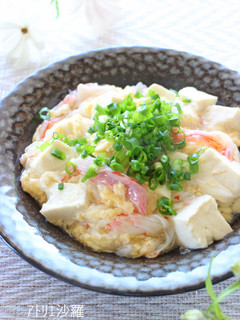 簡単♪ふんわり卵とカニカマで豆腐の煮込み-レシピのメイン写真
